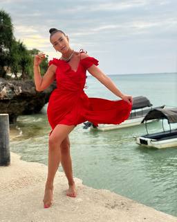 Olga Buzova feet photo thumbnail