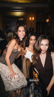 Olga Fonda feet photo thumbnail