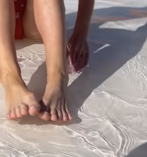 Olga Frycz feet photo 2