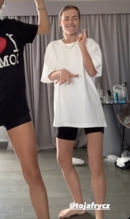 Olga Frycz feet photo 5