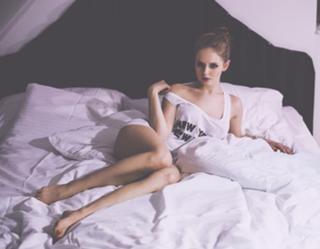 Olga Kalicka feet photo thumbnail