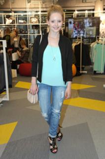 Olga Kalicka feet photo thumbnail