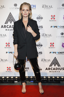 Olga Kalicka feet photo thumbnail