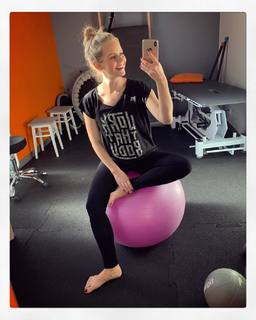 Olga Kalicka feet photo thumbnail