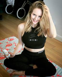 Olga Kalicka feet photo thumbnail