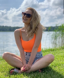 Olga Kalicka feet photo thumbnail