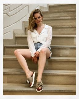 Olga Kalicka feet photo thumbnail