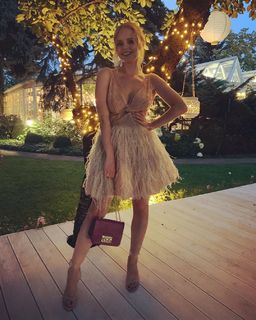 Olga Kalicka feet photo thumbnail