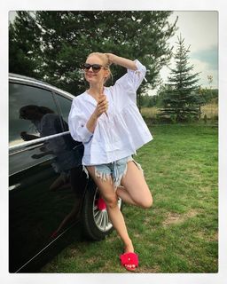 Olga Kalicka feet photo thumbnail