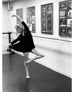 Olga Kalicka feet photo thumbnail