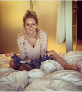 Olga Kalicka feet photo thumbnail