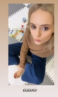 Olga Kalicka feet photo thumbnail