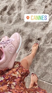 Olga Kalicka feet photo thumbnail