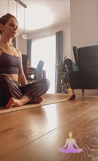 Olga Kalicka feet photo thumbnail