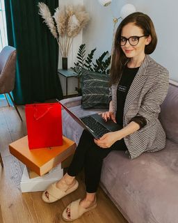 Olga Kalicka feet photo thumbnail