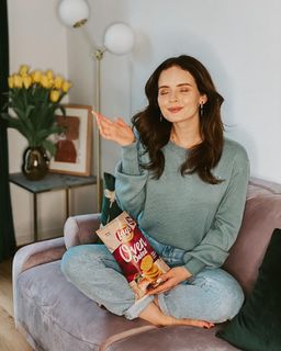 Olga Kalicka feet photo thumbnail