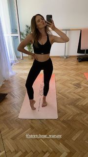 Olga Kalicka feet photo thumbnail