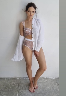 Olga Kalicka feet photo thumbnail