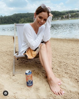 Olga Kalicka feet photo thumbnail