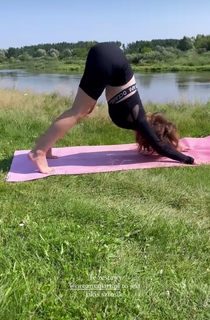 Olga Kalicka feet photo thumbnail