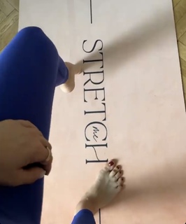 Olga Kalicka feet photo thumbnail