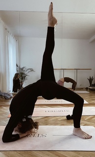 Olga Kalicka feet photo thumbnail