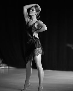 Olga Kalicka feet photo thumbnail