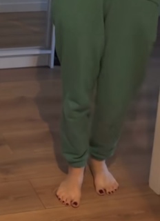 Olga Kalicka feet photo thumbnail