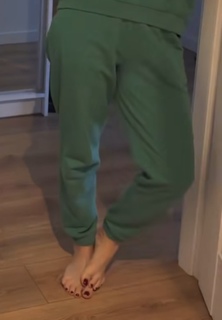 Olga Kalicka feet photo thumbnail