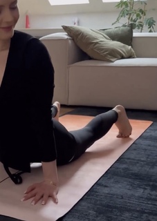 Olga Kalicka feet photo thumbnail