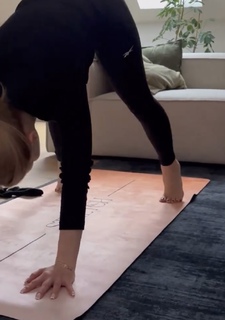 Olga Kalicka feet photo thumbnail