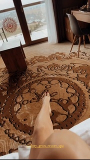 Olga Kalicka feet photo thumbnail
