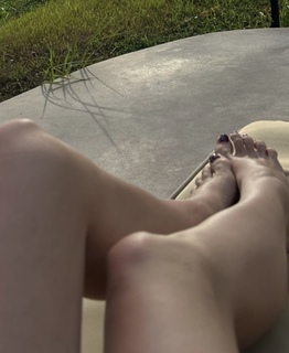 Olga Kalicka feet photo thumbnail