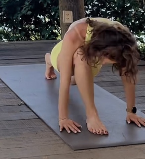 Olga Kalicka feet photo thumbnail