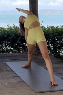 Olga Kalicka feet photo thumbnail