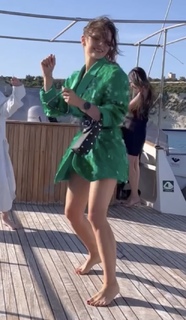 Olga Kalicka feet photo thumbnail