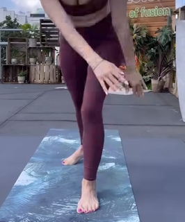 Olga Kalicka feet photo thumbnail