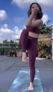 Olga Kalicka feet photo thumbnail