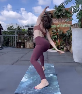 Olga Kalicka feet photo thumbnail