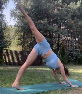 Olga Kalicka feet photo thumbnail