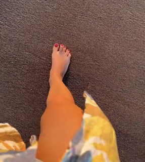 Olga Kalicka feet photo thumbnail