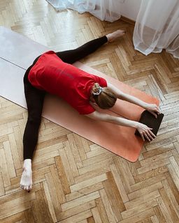 Olga Kalicka feet photo thumbnail