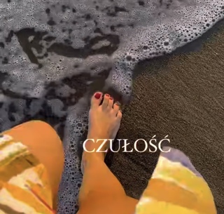 Olga Kalicka feet photo thumbnail