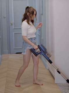 Olga Kalicka feet photo thumbnail