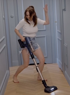 Olga Kalicka feet photo thumbnail