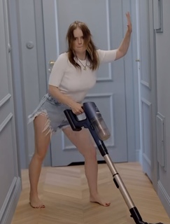 Olga Kalicka feet photo thumbnail