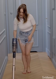 Olga Kalicka feet photo thumbnail