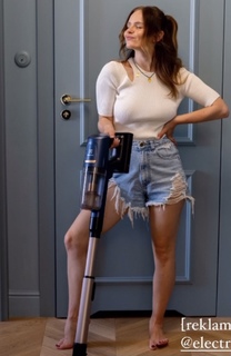 Olga Kalicka feet photo thumbnail