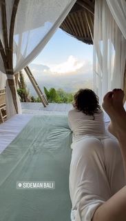 Olga Kalicka feet photo thumbnail