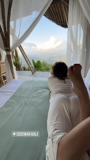 Olga Kalicka feet photo thumbnail